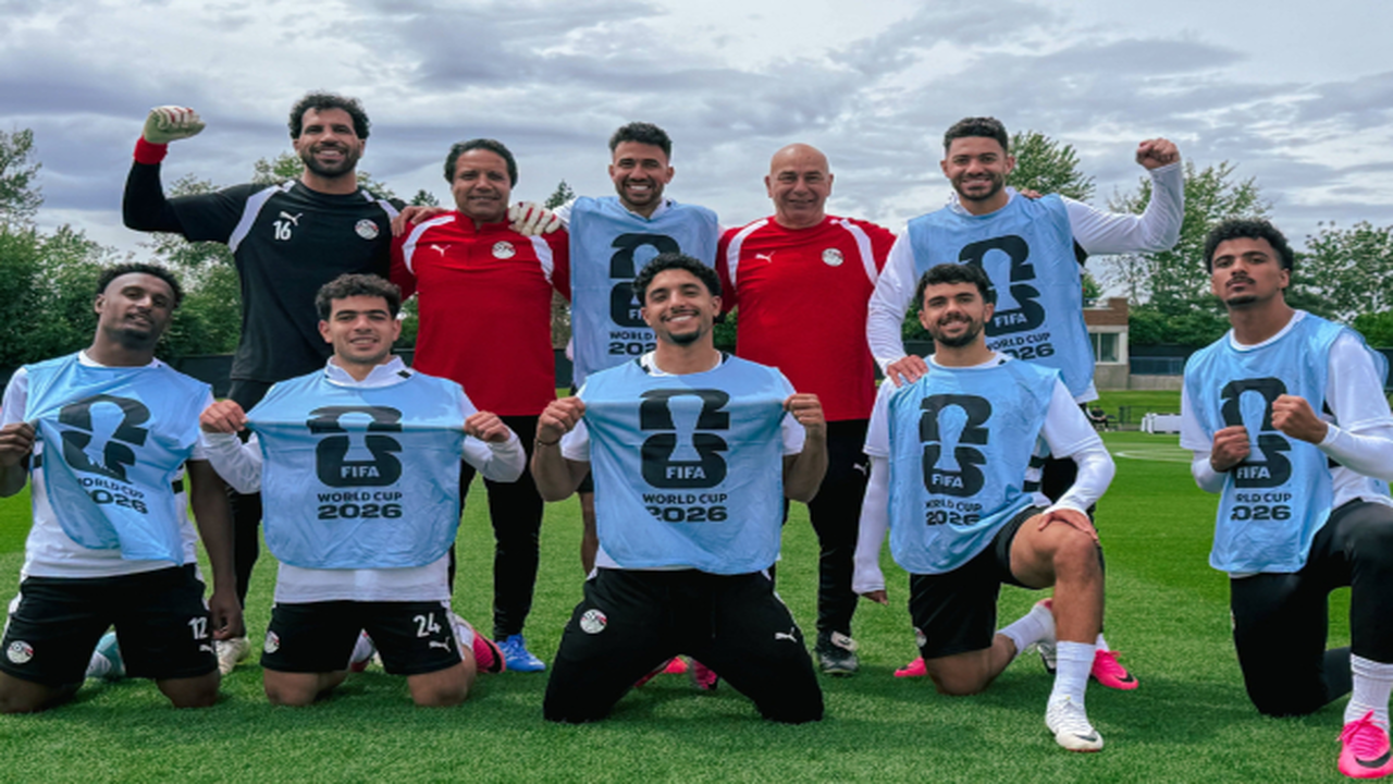 نجوم الفن يساندون منتخب مصر قبيل انطلاق المونديال العالمي